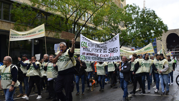 Schlichtung: SWEG Vor der Schlichtung: GDL-Demo Südwestdeutsche Landesverkehrs-GmbH, SWEG Bahn Stuttgart GmbH Schlichtung SWEG-GDL und SBS