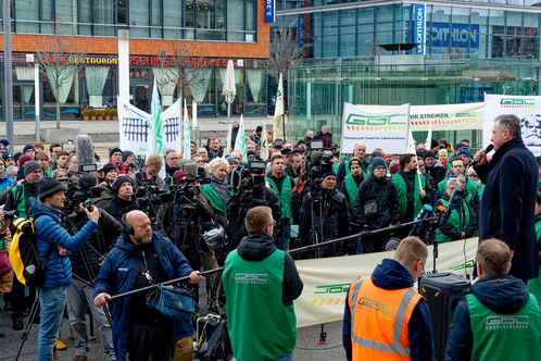 Claus Weselsky zu Gast bei der GDL-Demo am 26.01.2024 in Dresden Claus Weselsky zu Gast bei der GDL-Demo am 26.01.2024 in Dresden